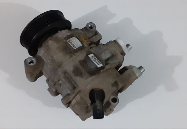 Компрессор кондиционера  4F0260805AN VAG VW Audi