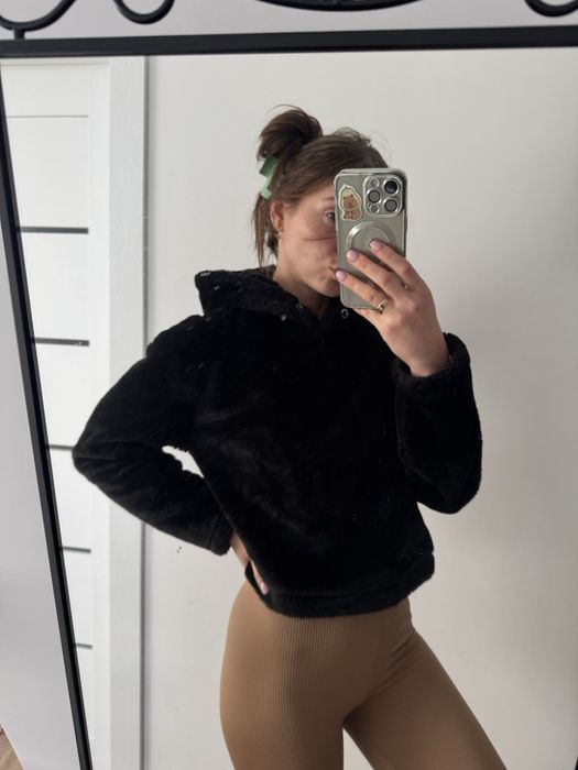 Bluza grubsza welurowa ciepła krótka z kapturem