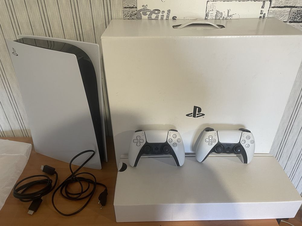 PlayStation 5 (PS5) Disc Edition. Повний комплект. Стан відмінний.