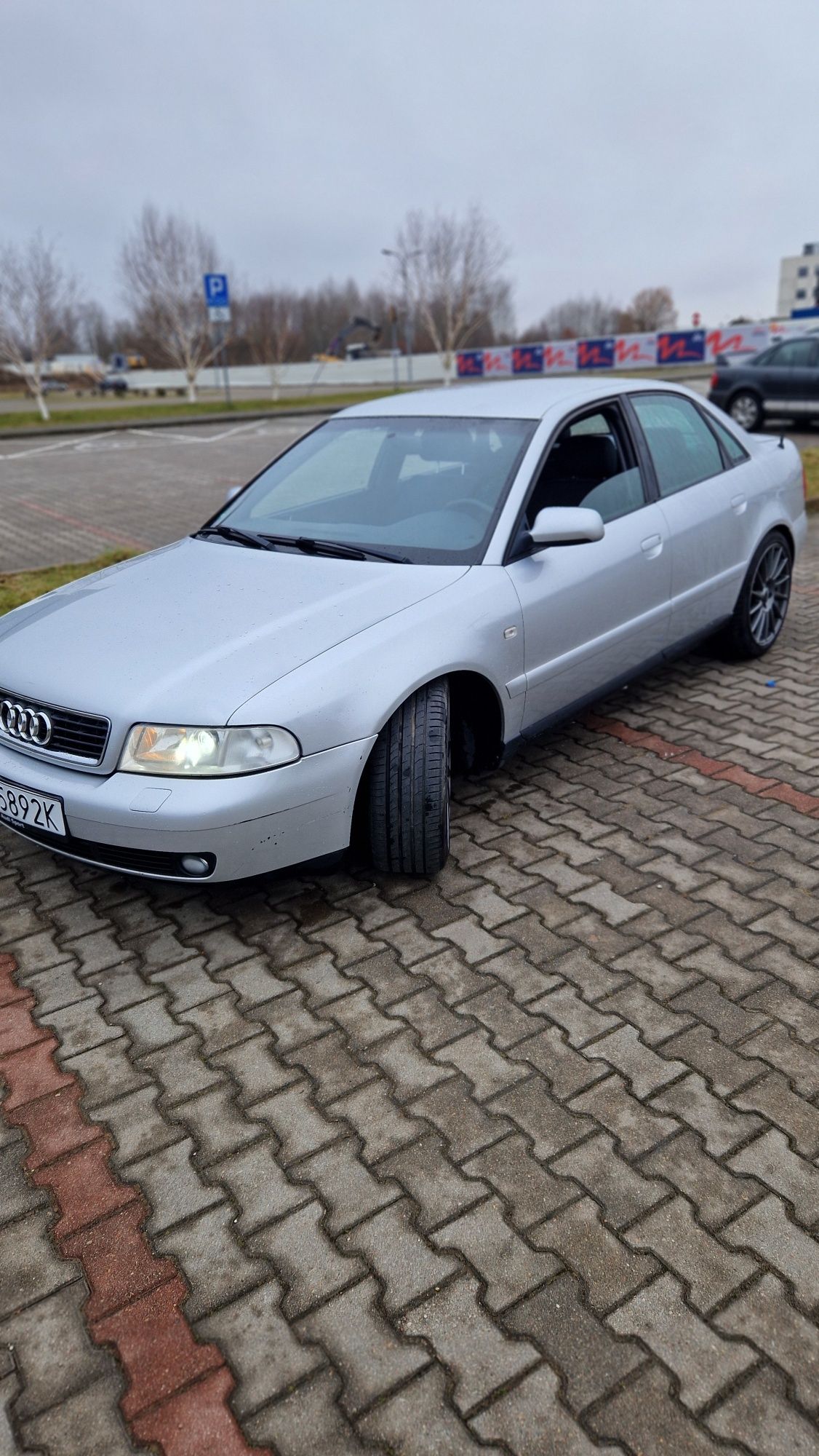 Audi A4 1.8 benzyna