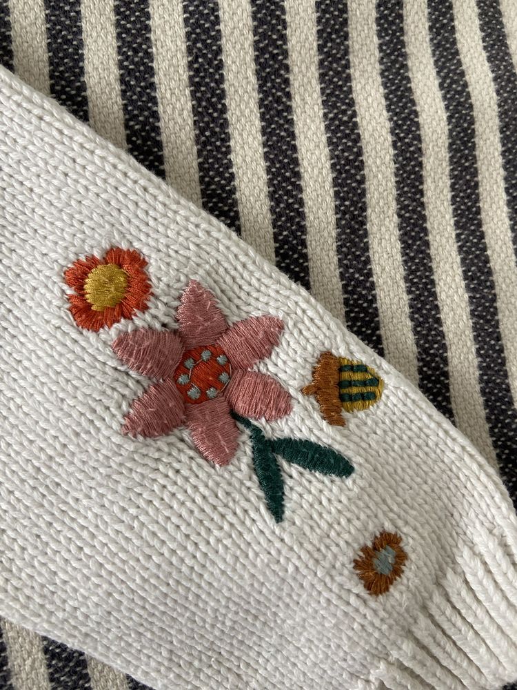 Kardigan sweter  bawelny z haftowanymi kwiatkami TU 98 104