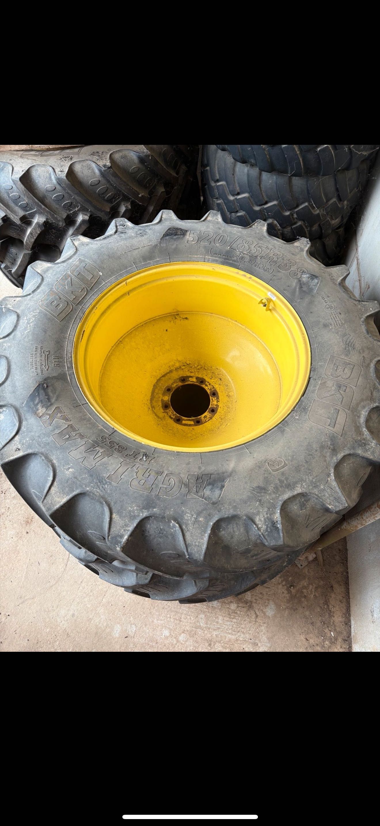 Sprzedam kola wąskie John Deere 2.25m