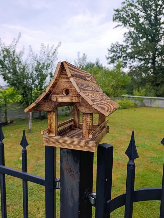 Karmnik dla ptaków drewniany opalany wiszący