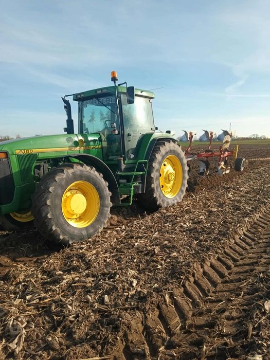 Ciągnik John Deere 8100