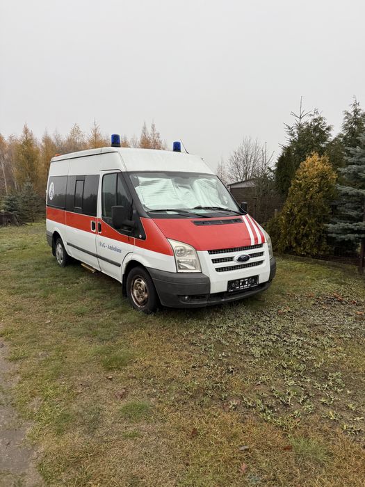 Ford Transit Karetka, dobra baza pod kamper.