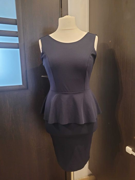 Sukienka z baskinką