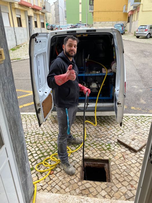 Desentupimento de Esgotos e Canalizaçoes