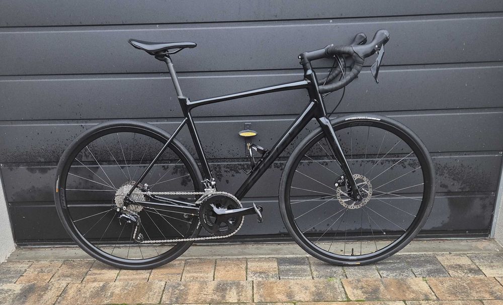 Rower szosa Giant Contend SL 1 disc 105 sztywne osie