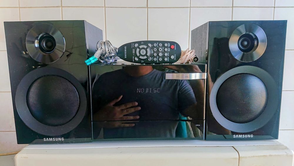 Aparelhagem de Som Samsung.