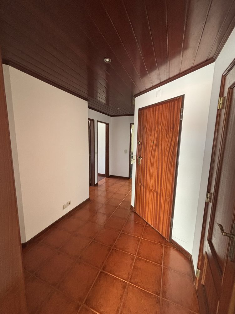 Apartamento T2 garagem elevador e terraco Cotovia