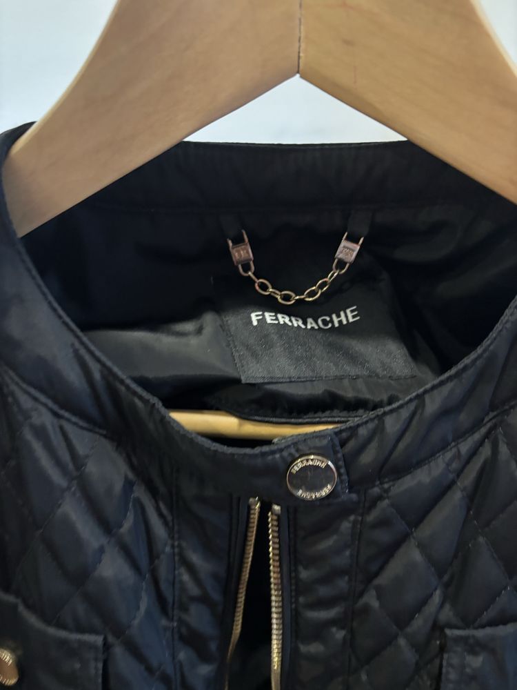 Casaco Ferrache modelo chanel