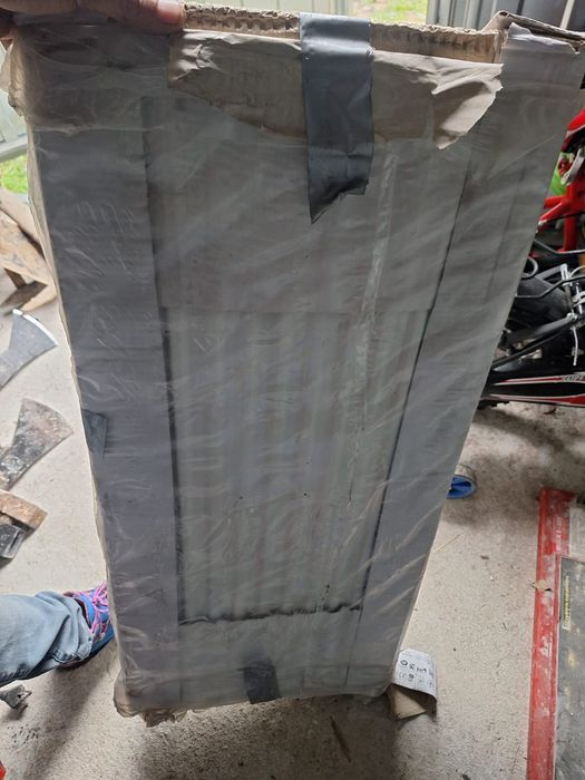 Grzejnik pojedynczy 900/400 zapakowany kompletny