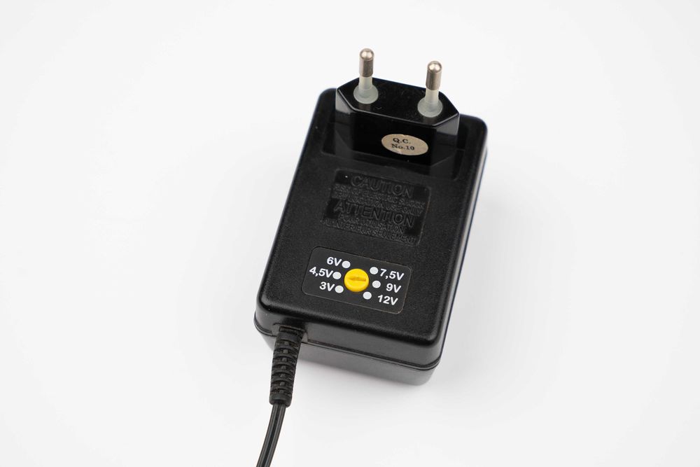 Універсальний блок живлення адаптер Hama зарядний пристрій 3-12v