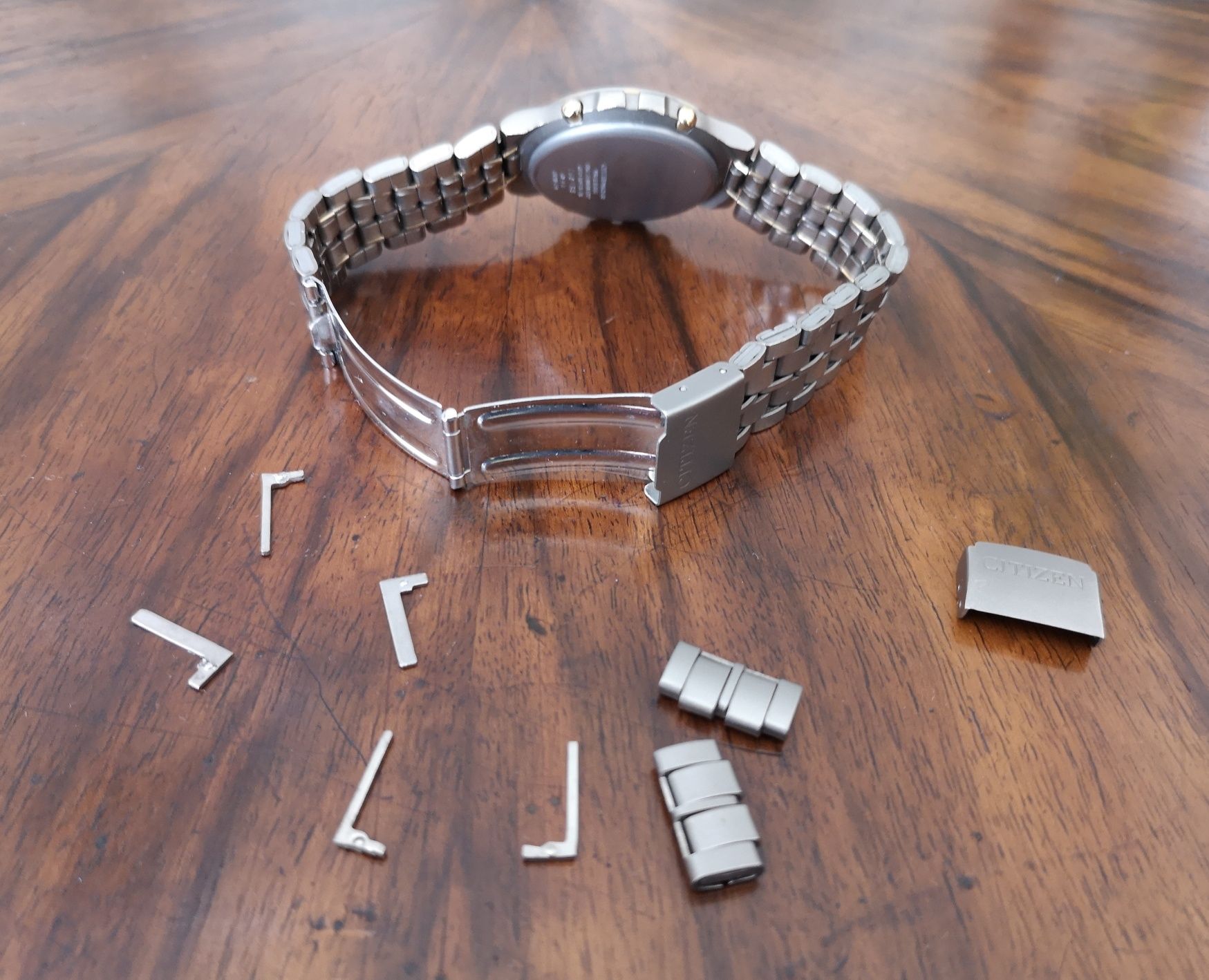 Koperta z bransoletą Citizen 6870-H09238 TA tytanowa.