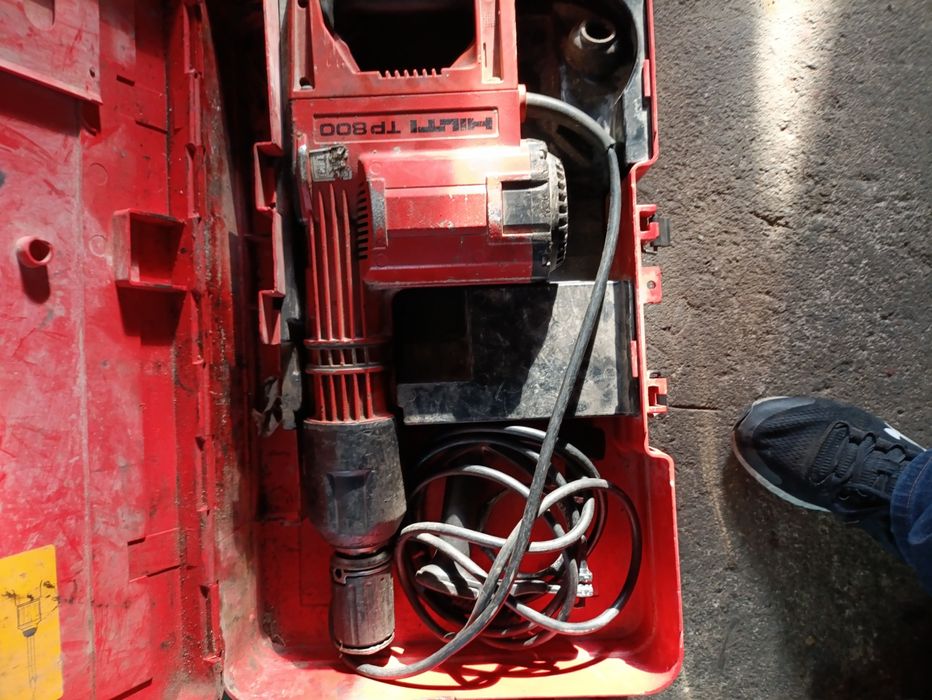 Młot wyburzeniowy Hilti TP 800