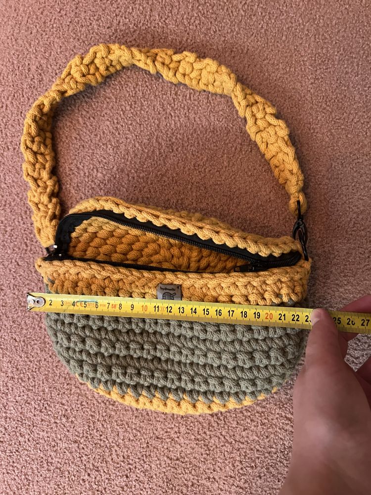 Szydełkowana nerka żółto-szałwiowa handmade na prezent