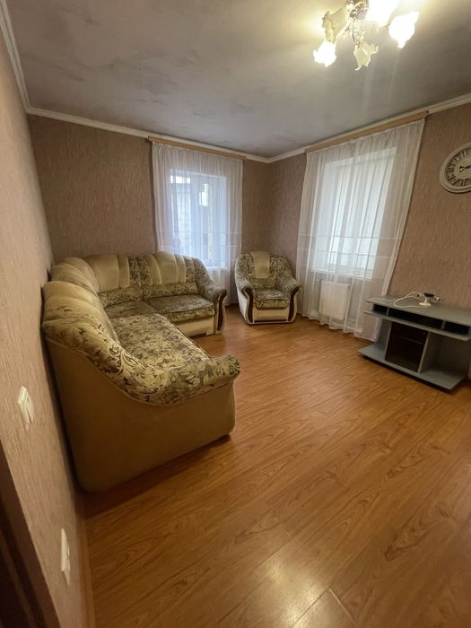 Продам 1/2 будинку в центрі