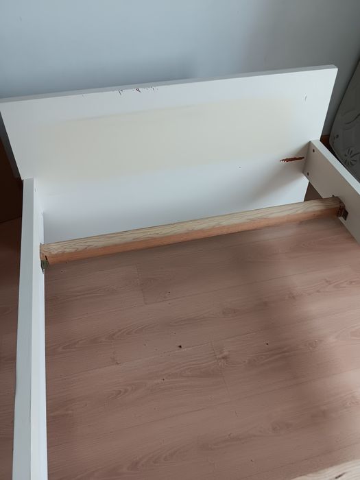 Cama com colchão, ambos em bom estado!