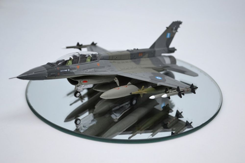 Самолёт истребитель F-16 модель коллекционная металлическая