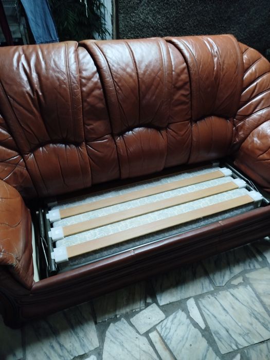 Sofá em pele com cama