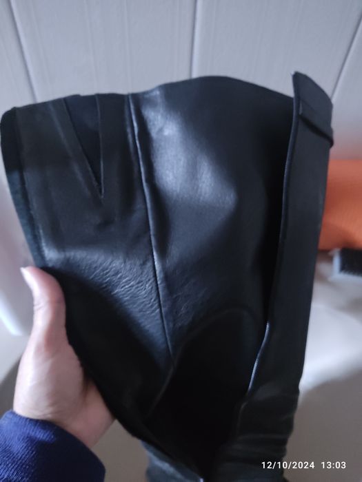 Botas senhora elegantes da estilista Ana Salazar pretas