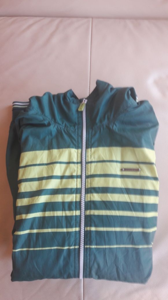 Kurtka wiosenna firmy zara.