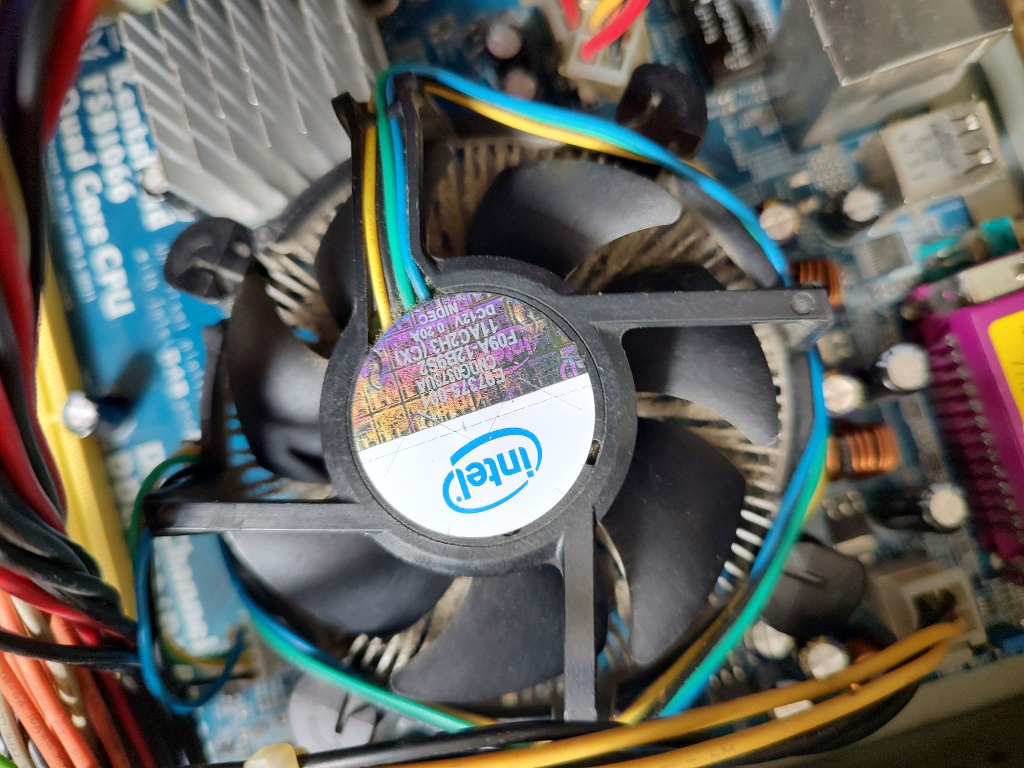Pentium 3 GHZ, plyta 4coredual-sata2 - stary komputer