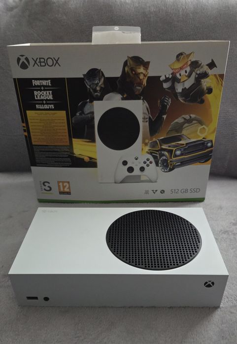 Xbox Series S + 2x Pad ze stacją ładującą