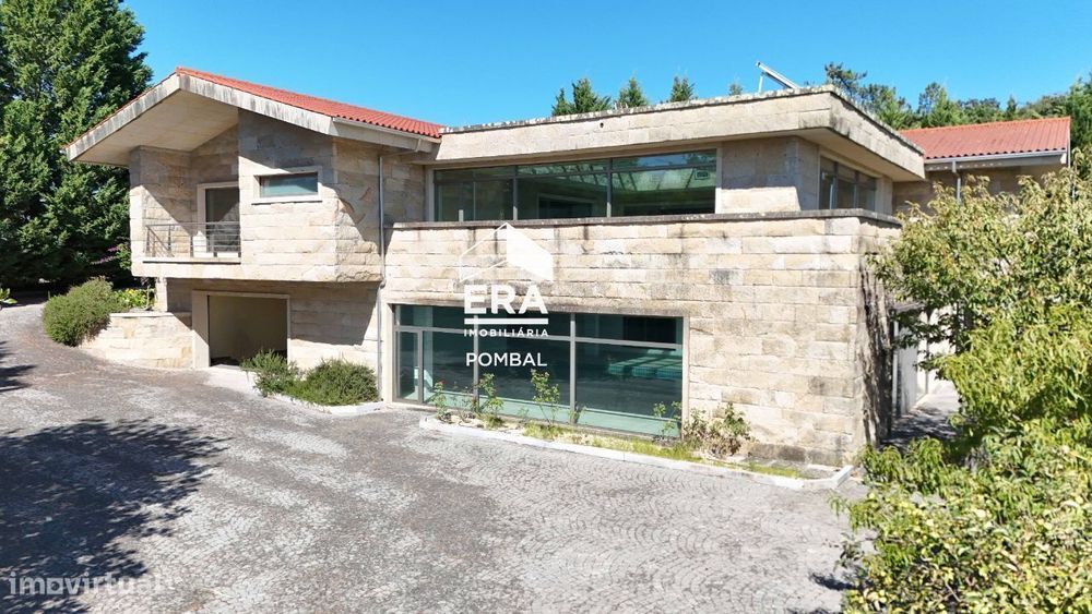 Magnifica Moradia T4 de luxo inserida em terreno de 3600 m2