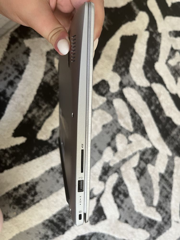 Sprzedam laptop ACER Swift 3 srebrny