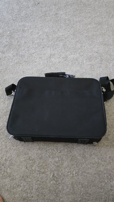 • Mala de Portátil como Nova com Bolsas e Espaços para Documentos