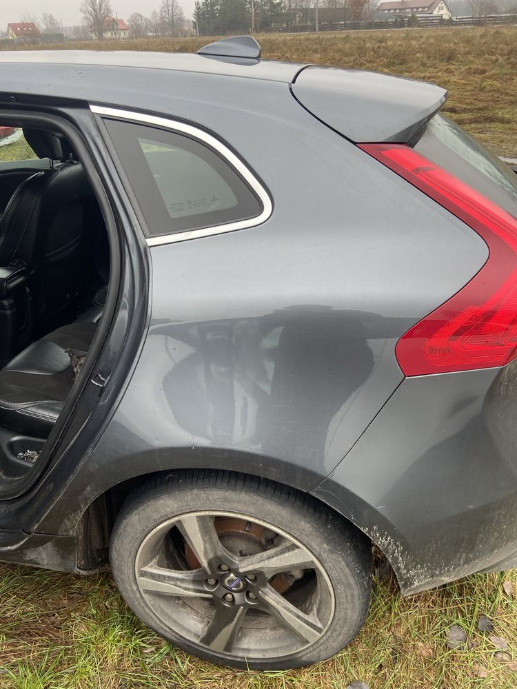 Volvo v40 II błotnik lewy tył ćwiartka dupa dach słupek