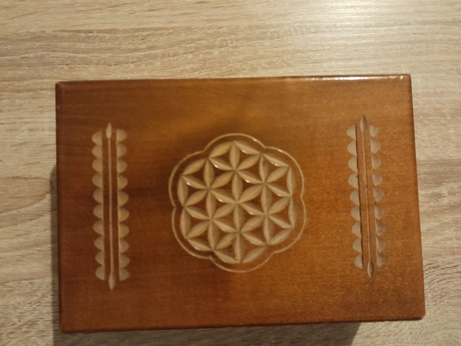 Szkatułka drewno  grawer kwiat życia dł. 17cm szer.11cm wys.5cm