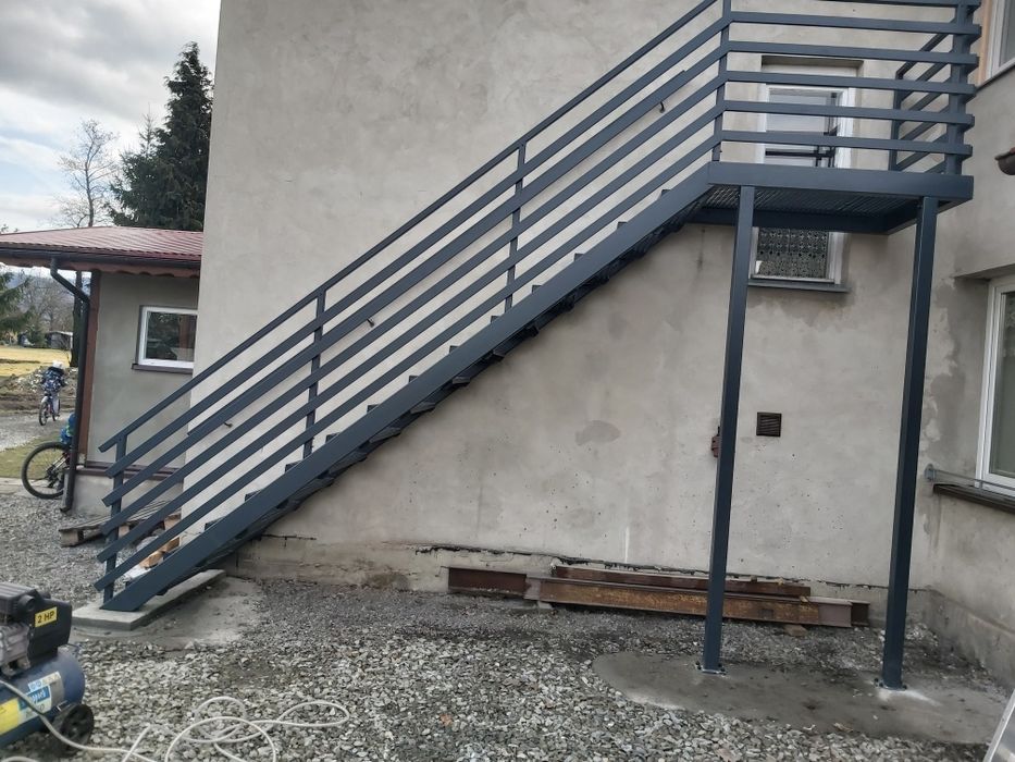 Schody metalowe zewnętrzne