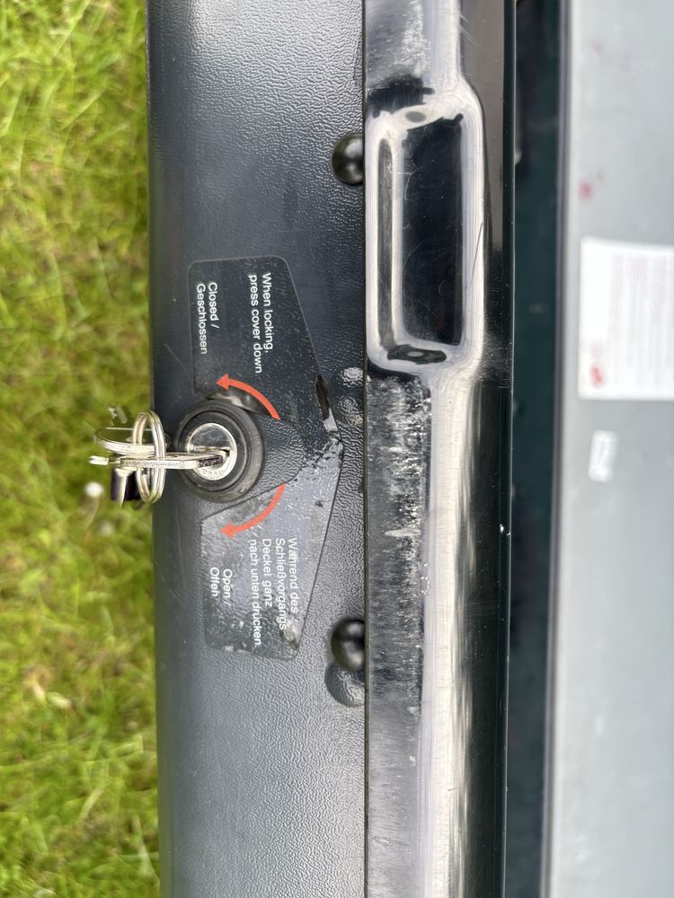 Box Thule srebrny
