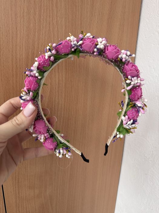 Обруч. Рожеві трояниди. Мережка