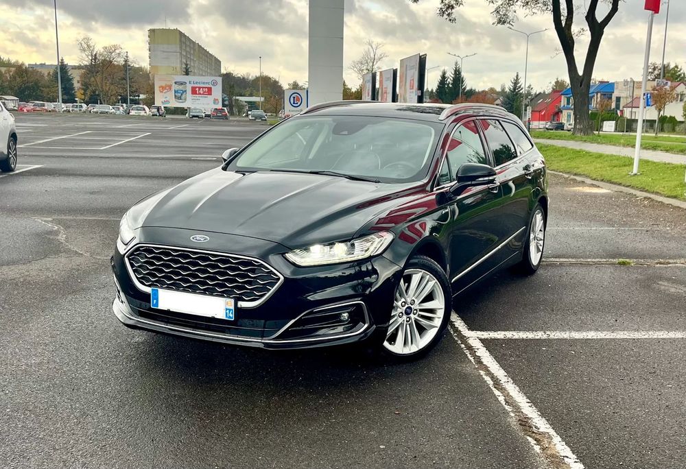 Ford Mondeo ŚLICZNY FORD Mondeo Vignale Hybryda 2019 r full Masaże Carplay