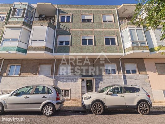 Apartamento T3 com Quintal na Amadora — Venteira, Lisboa