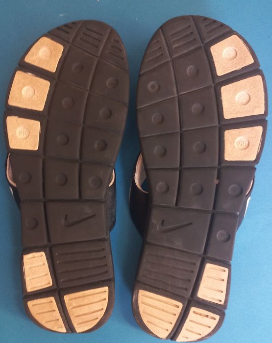 Жіночі сланці Nike розмір 40