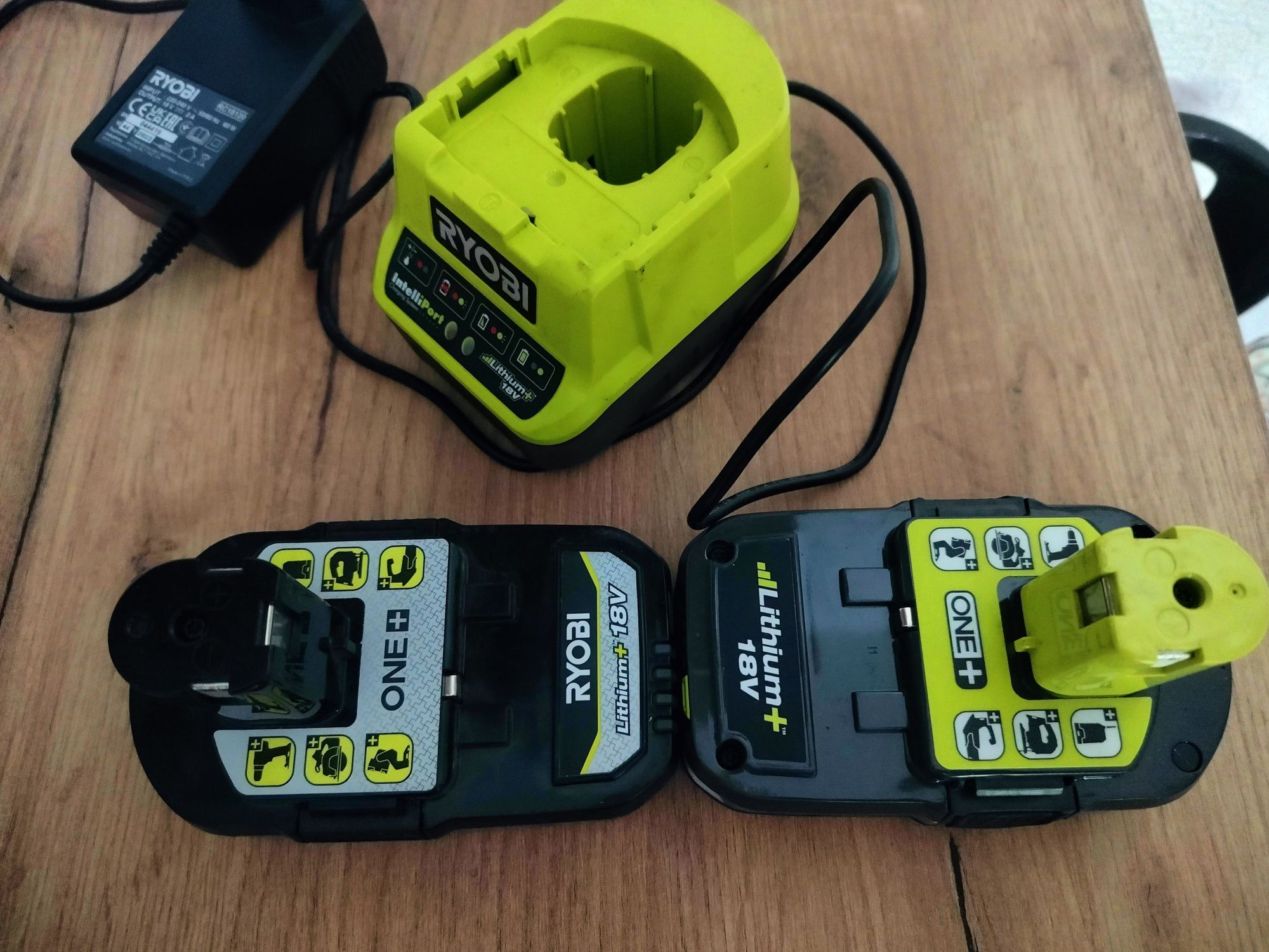 Bezszczotkowa wiertarko-wkrętarka udarowa RPD18X-0 + 2x2.5Ah zestaw
