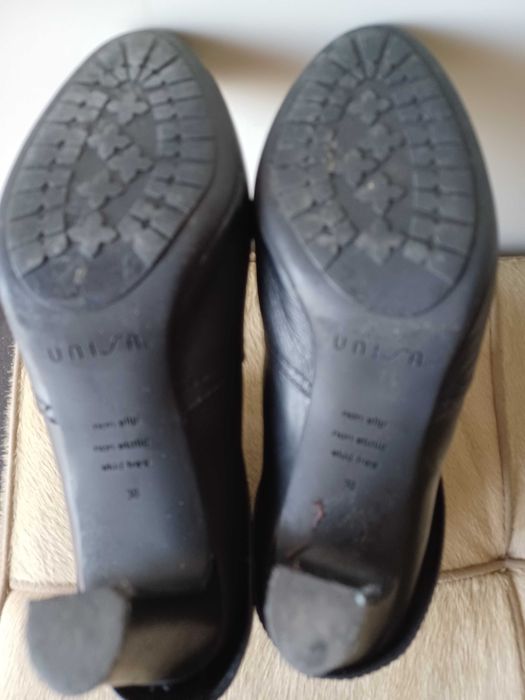 Botins de Salto em pele da Unisa