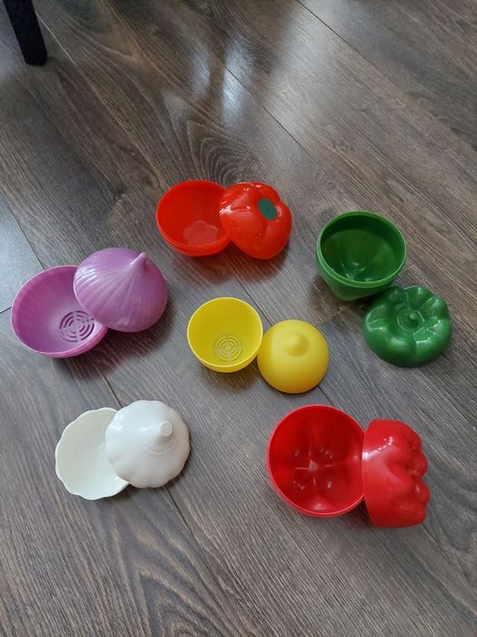 Pojemniki plasikowe w kształcie warzyw i owoców do żywności