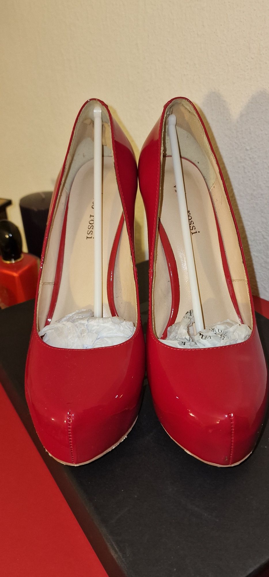 sapatos femininos, salto alto de couro vermelho