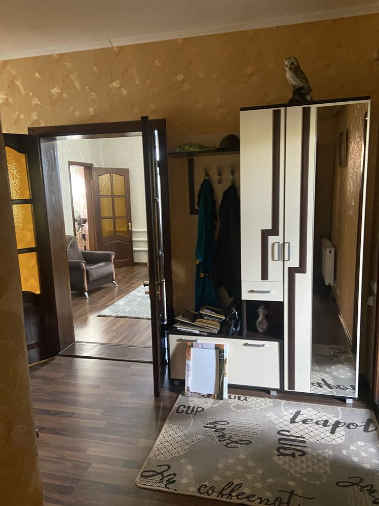 Продам затишний будинок біля водойми, 5 кімнат(3окремі), гараж на 2а/м