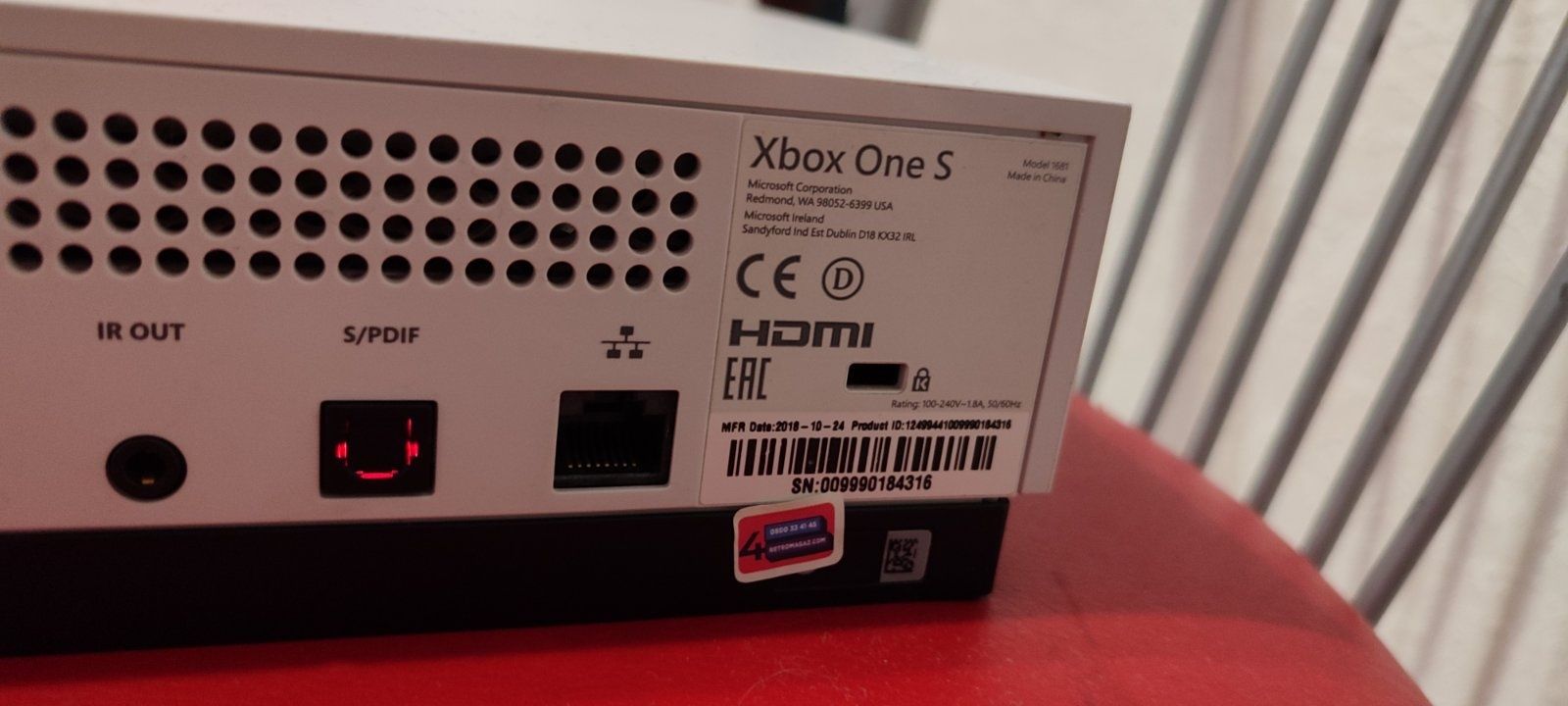 Xbox one s 1tb, идеальное состояние,возможен торг