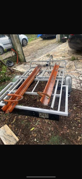 Atrelado a precisar de cuidados