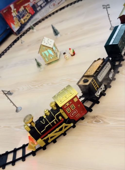 Різдвяна (новорічна) залізниця (музика, світло, дим, будинок, ялинки)