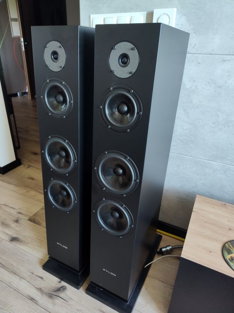 Kolumny Pylon Diamond 30 czarne