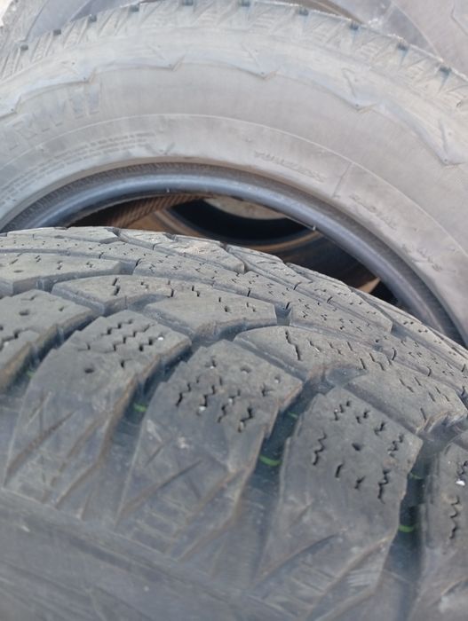 Продам  зимнюю резину 225/65 R17