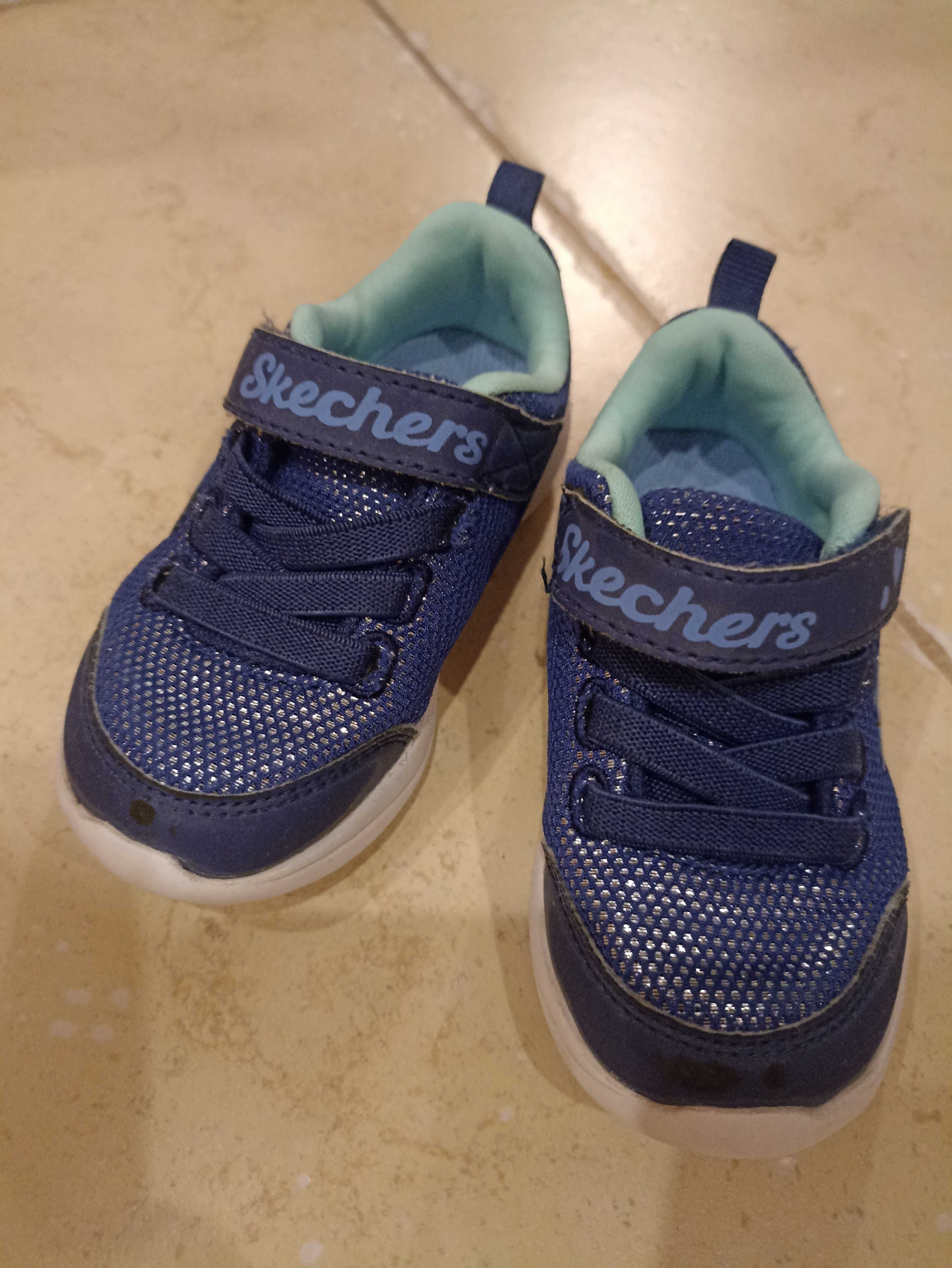 Skechers azuis com brilhantes